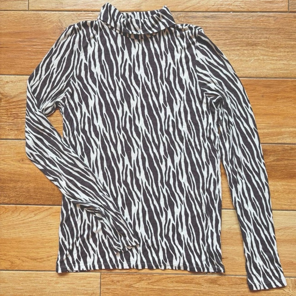 American eagle small soft & sexy zebra print long sleeve mock neck